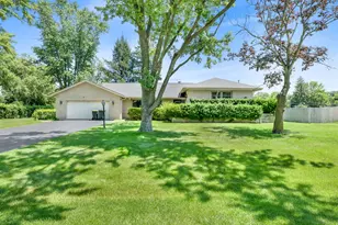15 E Leon Ln, Prospect Heights, IL 60070 - Photo 2