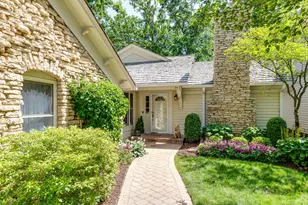 10 Court of Fox River Vly, Lincolnshire, IL 60069 - Photo 2