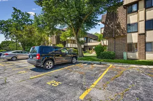 435 Cavalier Ct, Dundee, IL 60118 - Photo 8