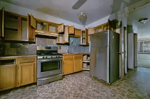 7915 S Saginaw Ave, Chicago, IL 60617 - Photo 8