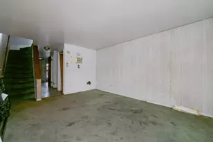 7915 S Saginaw Ave, Chicago, IL 60617 - Photo 4