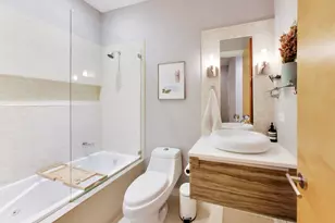 879 N Marshfield Ave, Chicago, IL 60622 - Photo 18