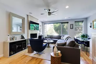 879 N Marshfield Ave, Chicago, IL 60622 - Photo 2