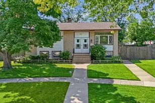 400 Lillian Ln, Des Plaines, IL 60016 - Photo 1
