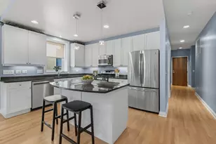 640 W Barry Ave, Chicago, IL 60657 - Photo 8