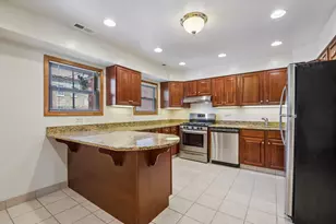 1354 W George St, Chicago, IL 60657 - Photo 10