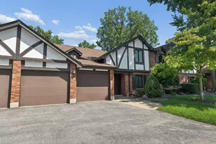 11141 Cottonwood Dr, Palos Hills, IL 60465 - Photo 1