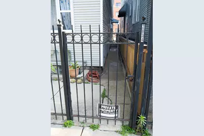 2834 W Fletcher Street #2R, Chicago, IL 60618 - Photo 2