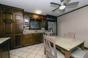 1033 W Wood St, Bensenville, IL 60106 - Photo 6