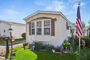 726 Hillcrest Ln, Crystal Lake, IL 60014 - Photo 2