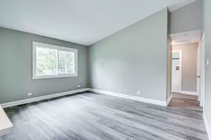 106 Foxcroft Rd, Naperville, IL 60565 - Photo 6