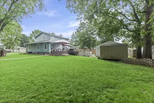 27 Bel-Air Dr, Centralia, IL 62801 - Photo 8
