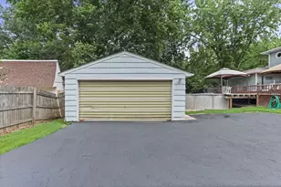 27 Bel-Air Dr, Centralia, IL 62801 - Photo 6
