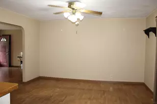 615 N Indiana Ave, Salem, IL 62881 - Photo 6