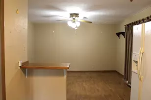 615 N Indiana Ave, Salem, IL 62881 - Photo 16