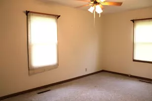615 N Indiana Ave, Salem, IL 62881 - Photo 22