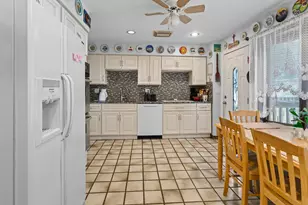 1418 S Hickory Dr, Mount Prospect, IL 60056 - Photo 8