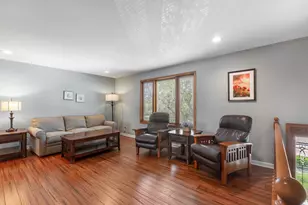 1826 W Catalpa Ln, Mount Prospect, IL 60056 - Photo 2