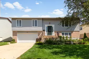 1826 W Catalpa Ln, Mount Prospect, IL 60056 - Photo 1