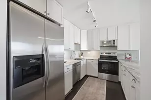 1560 N Sandburg Terrace, Chicago, IL 60610 - Photo 6