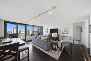 1560 N Sandburg Terrace, Chicago, IL 60610 - Photo 2