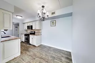 6443 Clarendon Hills Rd, Willowbrook, IL 60527 - Photo 10