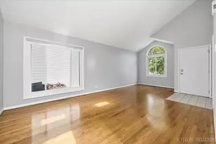 562 Roxbury Dr, Naperville, IL 60565 - Photo 6