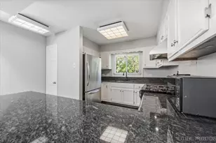 562 Roxbury Dr, Naperville, IL 60565 - Photo 12
