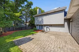 562 Roxbury Dr, Naperville, IL 60565 - Photo 4