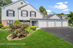 1671 Grosvenor Cir, Wheaton, IL 60189 - Photo 1
