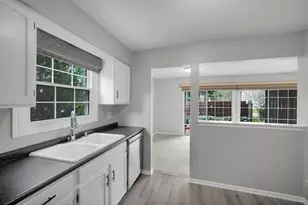 1671 Grosvenor Cir, Wheaton, IL 60189 - Photo 6