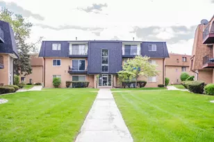 4917 W 109th St, Oak Lawn, IL 60453 - Photo 2