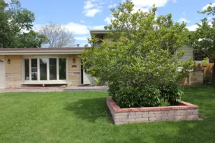 5639 N Manor Ln, Norwood Park Township, IL 60631 - Photo 2