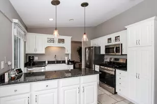 4N681 Brookside W Dr, Saint Charles, IL 60175 - Photo 8