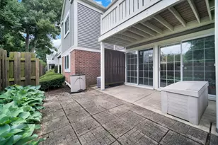 1671 Grosvenor Cir, Wheaton, IL 60189 - Photo 14