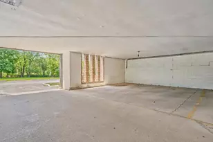 9356 Landings Ln, Des Plaines, IL 60016 - Photo 22