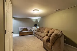 689 Laurel Ave, Wauconda, IL 60084 - Photo 18