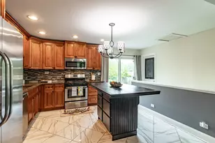 689 Laurel Ave, Wauconda, IL 60084 - Photo 8