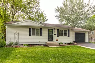 689 Laurel Ave, Wauconda, IL 60084 - Photo 2