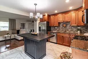 689 Laurel Ave, Wauconda, IL 60084 - Photo 10