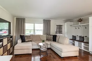 689 Laurel Ave, Wauconda, IL 60084 - Photo 6
