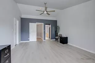 467 Pine Lake Cir, Vernon Hills, IL 60061 - Photo 26