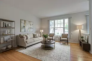 467 Pine Lake Cir, Vernon Hills, IL 60061 - Photo 2