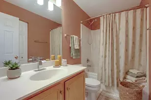 467 Pine Lake Cir, Vernon Hills, IL 60061 - Photo 10