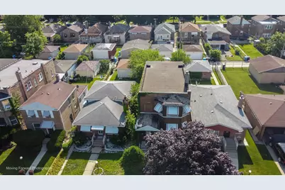 9737 S Prairie Avenue, Chicago, IL 60628 - Photo 12