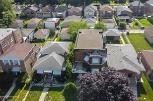 9737 S Prairie Ave, Chicago, IL 60628 - Photo 12