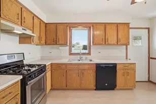 14804 Le Claire Ave, Midlothian, IL 60445 - Photo 8