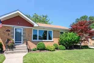 2844 W 100th Pl, Evergreen Park, IL 60805 - Photo 2
