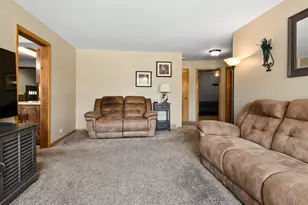 2844 W 100th Pl, Evergreen Park, IL 60805 - Photo 4