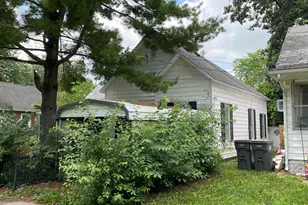 967 N Noble St, Virden, IL 62690 - Photo 2